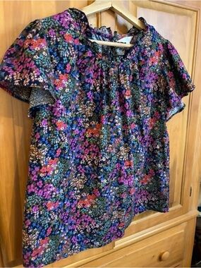 Time and Tru Multi-Color Floral Flutter Sleeve Blouse